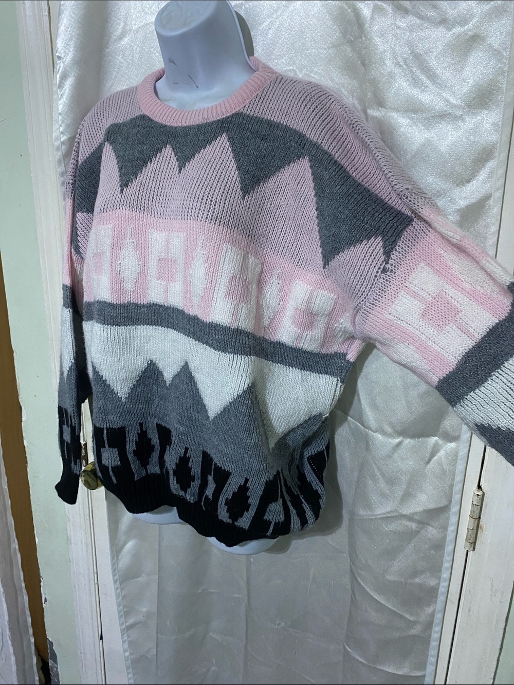 VTG 90’s Body Maven Cozy Geometric Crewneck Sweater - Pink, Gray & White
